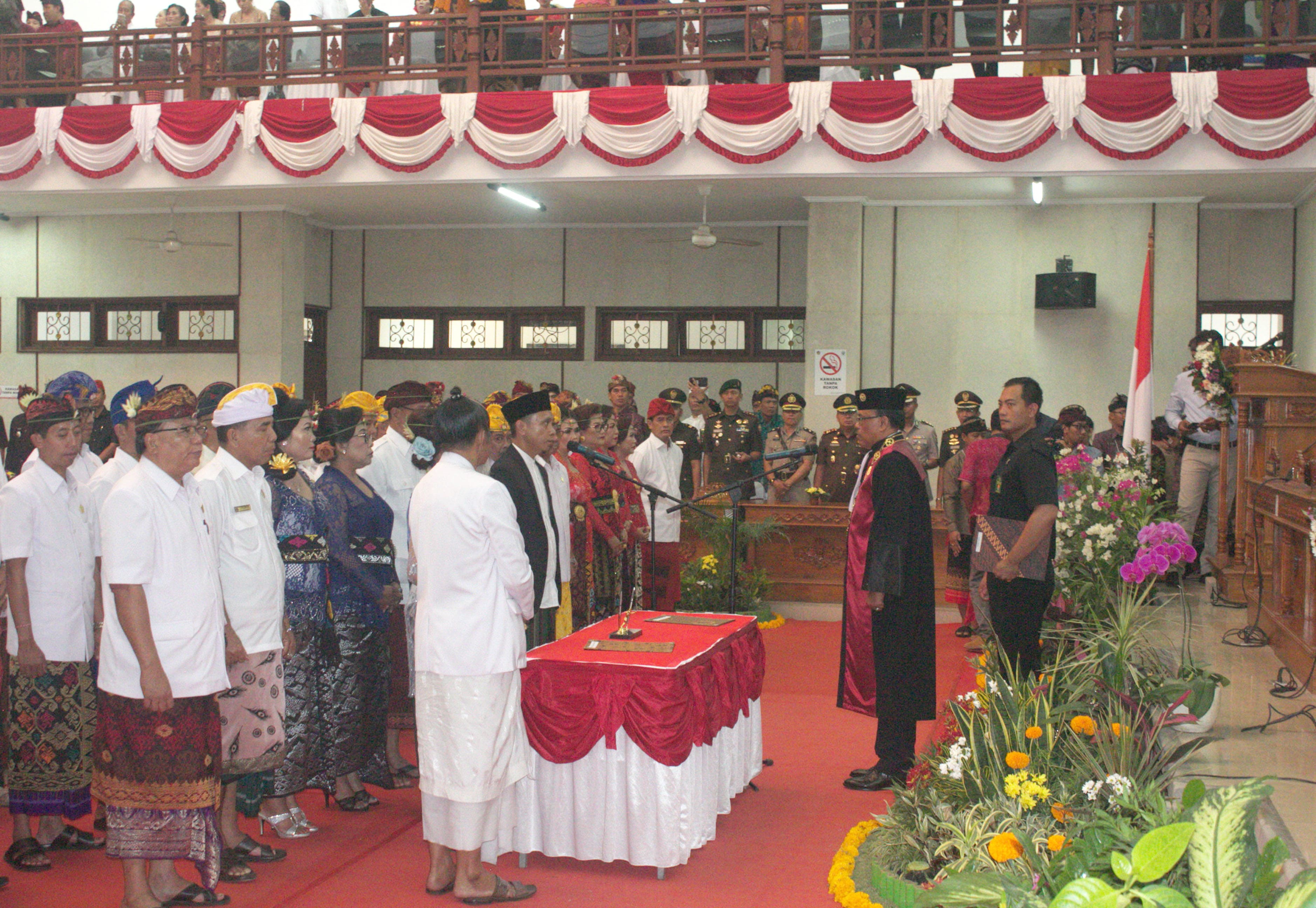 Ketua Pn Singaraja Kelas Ib Lantik Anggota Dprd Kabupaten Buleleng